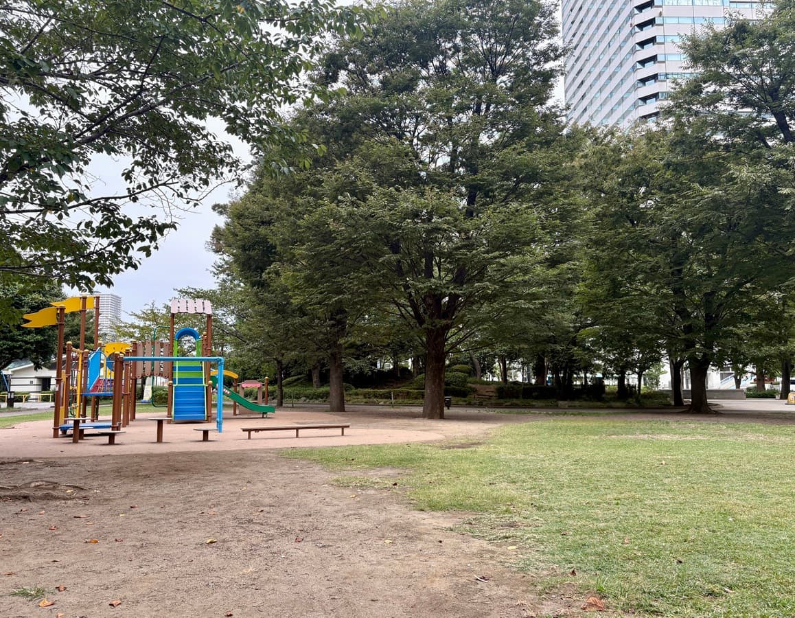 ドゥ・トゥール（DEUX TOURS）のれいめいばし公園（としとくらし）