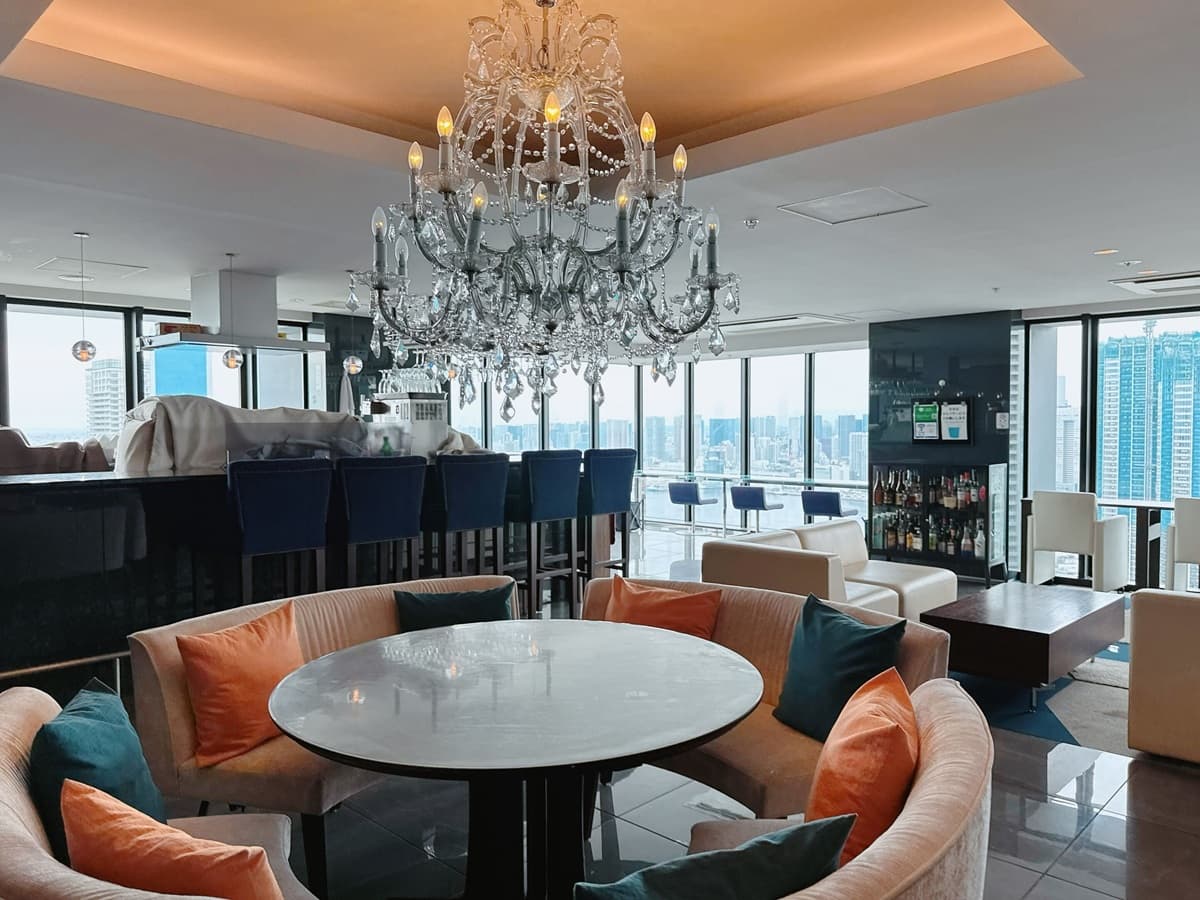 ドゥ・トゥール（DEUX TOURS）のビューラウンジ（としとくらし）